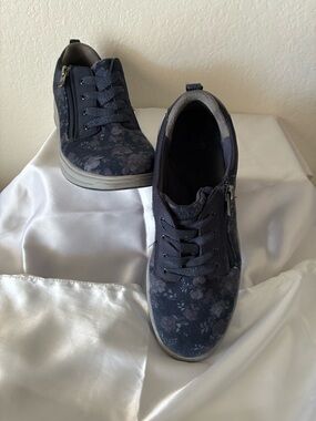 Bzees Navy Floral Women's Lace-Up Sneakers with Side Zip